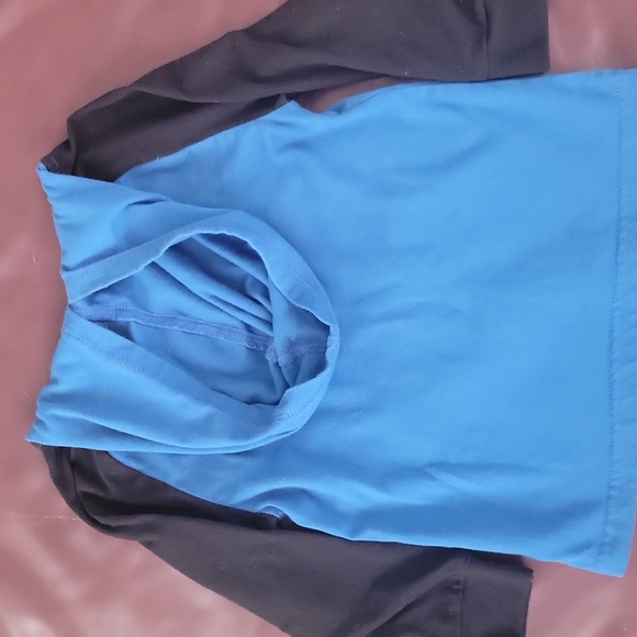 Garanimals boys 4T pullover hoodie with front passthru pocket. - Picture 3 of 4